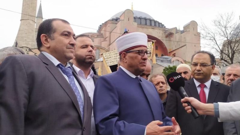 Ayasofya'da cuma namazını Filistinli bakan kıldırdı
