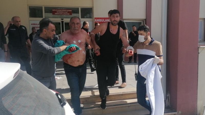 Antalya'da alkolden zehirlenen baba-oğul, güvenlik görevlisini hastanelik etti