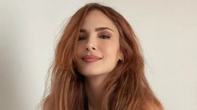 'Taş yanında hafif kalır' Mine Tugay süt beyazı teniyle sahile çıktı, çıkış o çıkış... Akıl aldı!