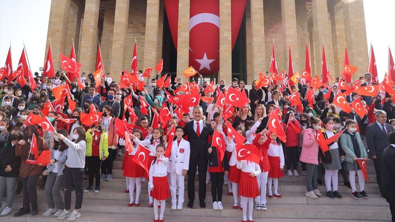 Çocuklar, 23 Nisan'da Anıtkabir'i ziyaret etti