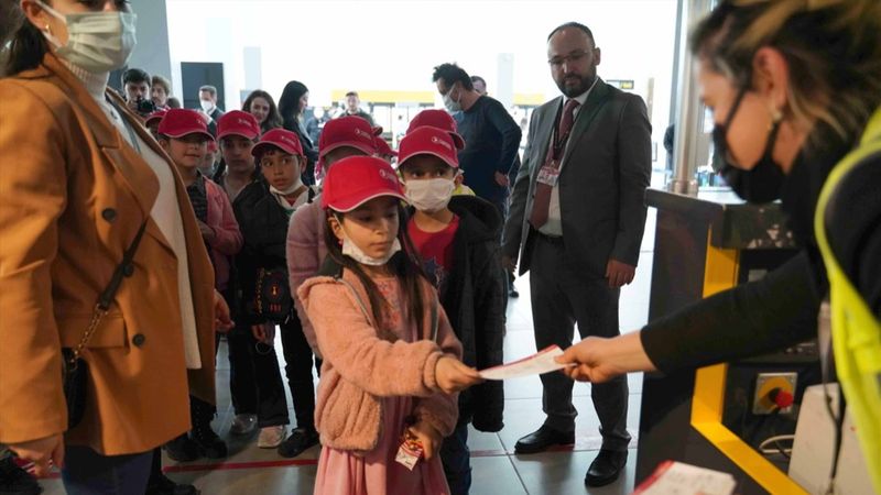 THY'den çocuklara 23 Nisan hediyesi: İlk kez uçağa bindiler