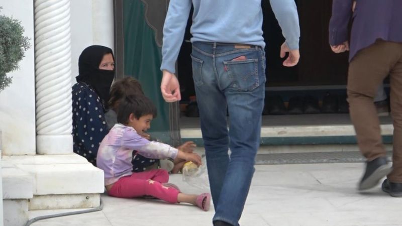 Bursa’da dilencilerin sahaya servisle dağıtıldığı anlar