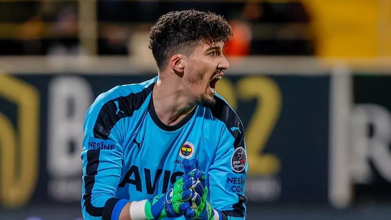 Altay Bayındır kaleye duvar ördü