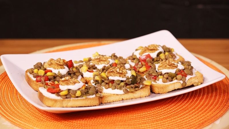 Yeşil mercimekli etimek salatası tarifi