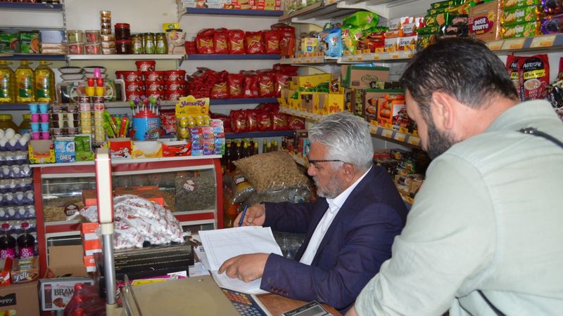 Elazığ'da hayırseverler, 'elçi' gönderip borç kapattırıyor