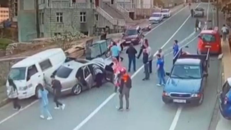 Rize'de yola atlayan motosiklet ortalığı birbirine kattı