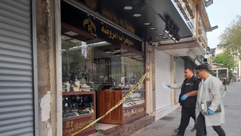 Fatih'te kuyumcu atölyesinin duvarını delip altınları çaldılar