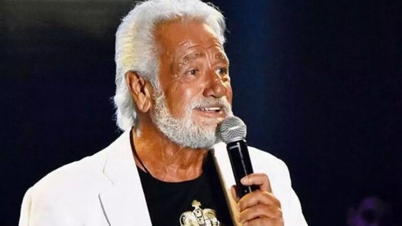 Tepeden tırnağa aynı! Fedon ve oğlu Theo Kalyoncu'yu görenler ayırt edemiyor