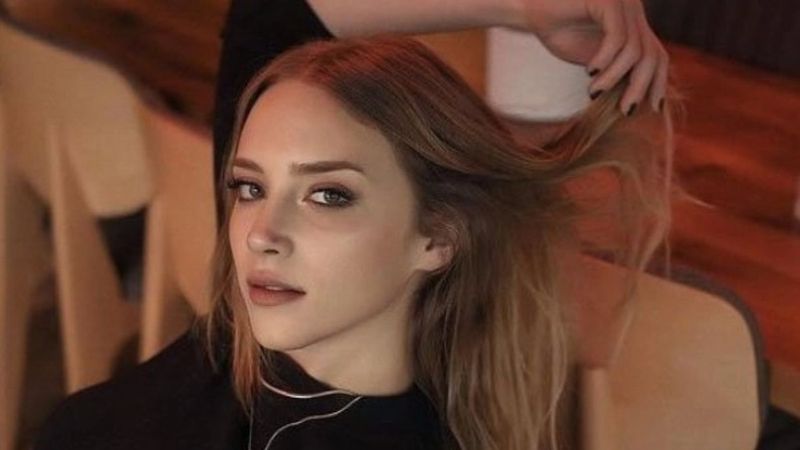 'Suyun altına zoom!' Mahkum'un Sasha'sı küvete çıplak girdi, takipçileri yorum yağdırdı...