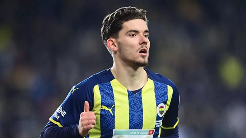 Ali Koç'tan 'Aferin' alan Ferdi Kadıoğlu'nun sevgilisi açıldıkça açıldı! 'Her yerden frikik vermişsin yenge'