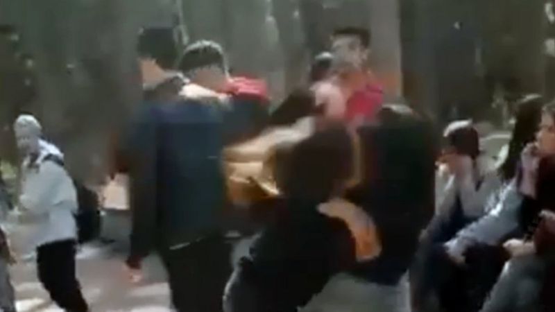 Burdur'da liseli kavgası çekirdekle izlendi