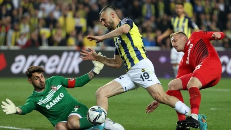 Serdar Dursun, gollerine devam ediyor