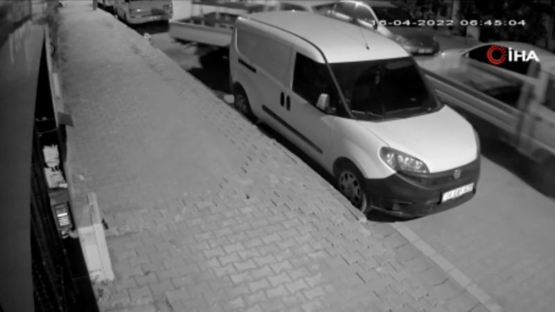 Esenyurt'ta araç çalıp soyguna gittiler