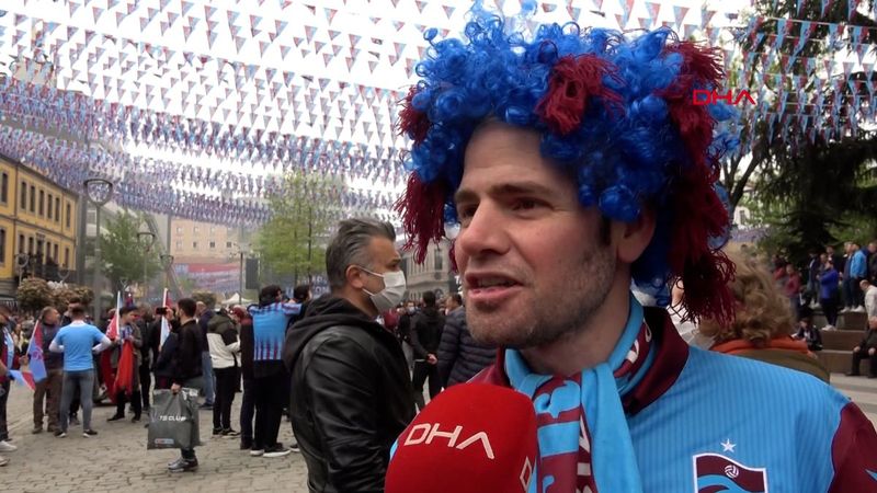 Trabzonspor taraftarı eşini doğumda bırakıp maça geldi