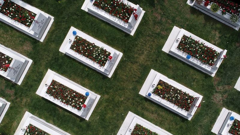 Ramazan Bayramı öncesi şehitlik ziyaretleri