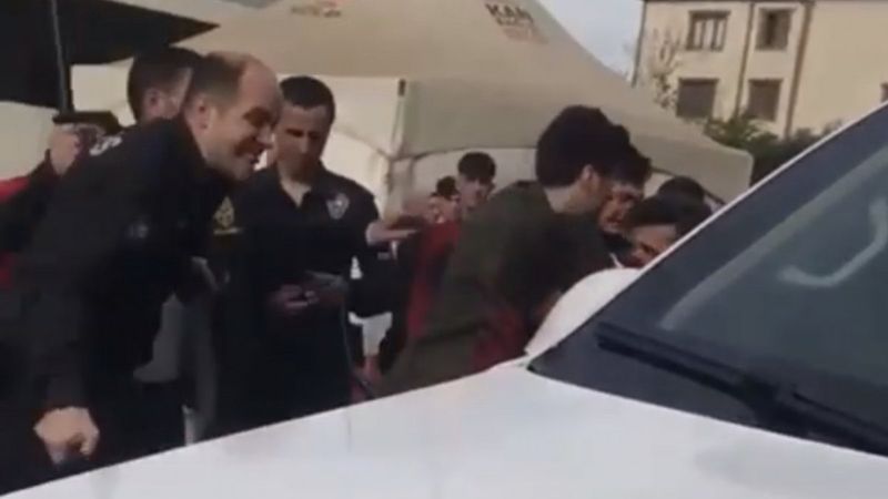 İstanbul'da giyim mağazasındaki kavga dışarıya taştı