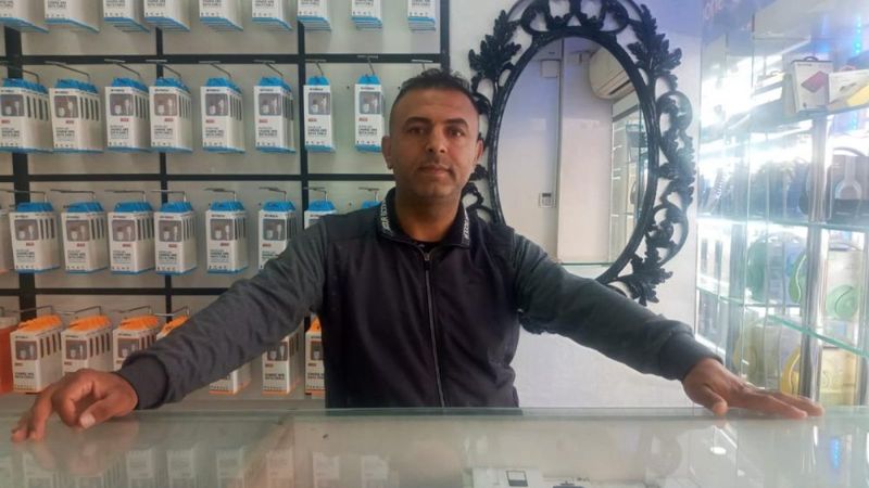 Manisa'da cep telefonu hırsızlığı kameraya takıldı