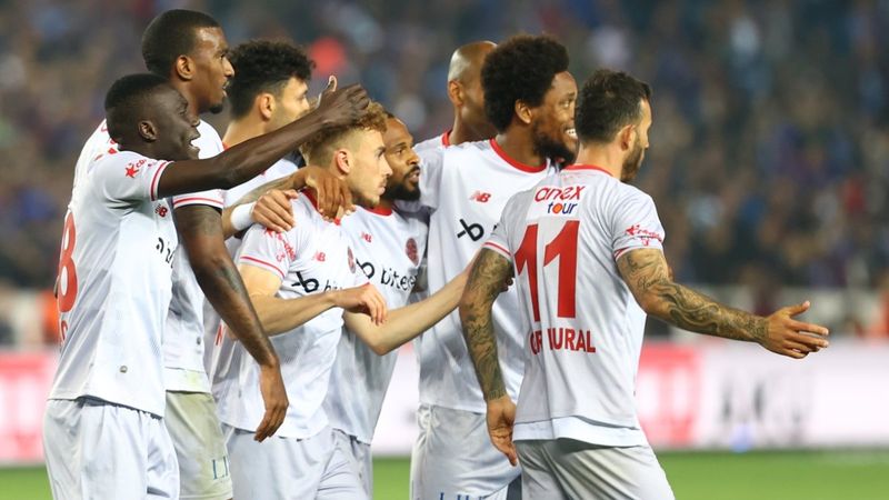 Nuri Şahin'in öğrencileri yenilmiyor