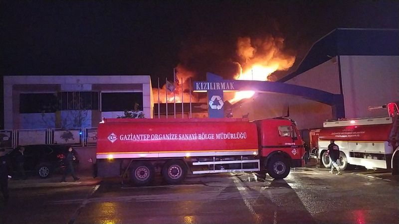 Gaziantep'te geri dönüşüm fabrikasında yangın çıktı