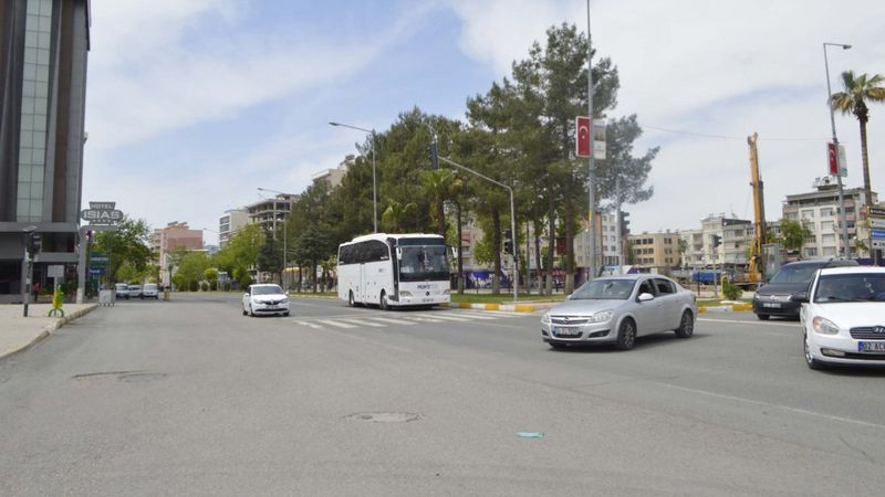 Adıyaman'da sağanakla suya gömülen 40 araç kurtarıldı