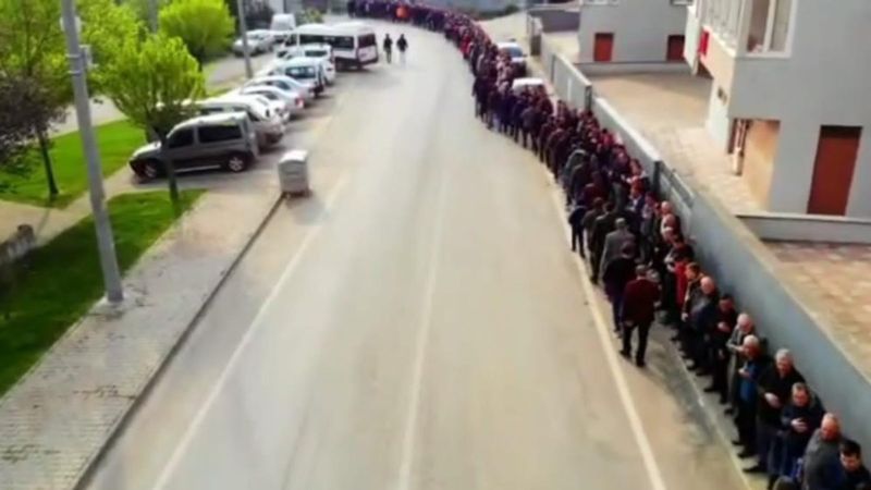 Bursa'da bayramlaşma kuyruğunun uzunluğu 1 kilometreyi buldu