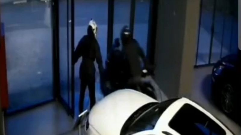 Bağcılar'da motor hırsızlığı güvenlik kamerasına yansıdı