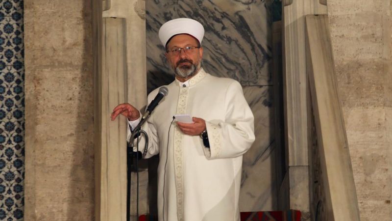 Ali Erbaş'tan İngilizce hutbe: Bayramlar tüm insanlık için barış günleridir