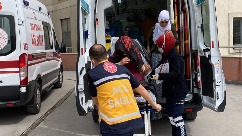 Sakarya'da havaya sıkılan mermi, genç kızın başına isabet etti