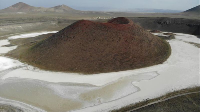 Yoğun kış yağışları Meke Gölü'nü kurumaktan kurtaramadı