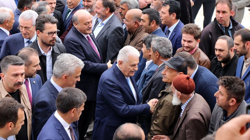 Binali Yıldırım’a memleketi Erzincan’da sevgi seli