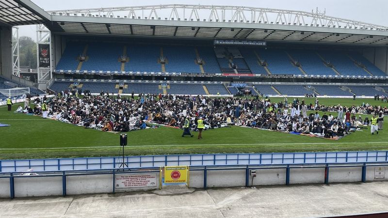 Blackburn Rovers'tan bayram namazı jesti