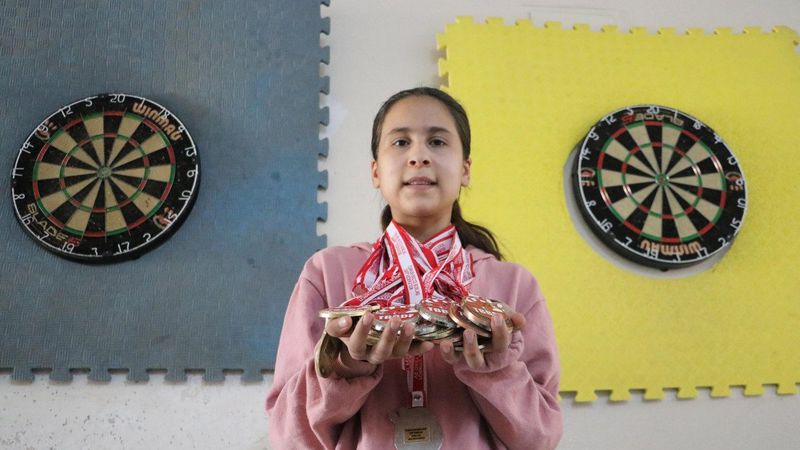 Öğretmenleri sayesinde dart sporuna başlayan Ceylin'in hedefi Avrupa