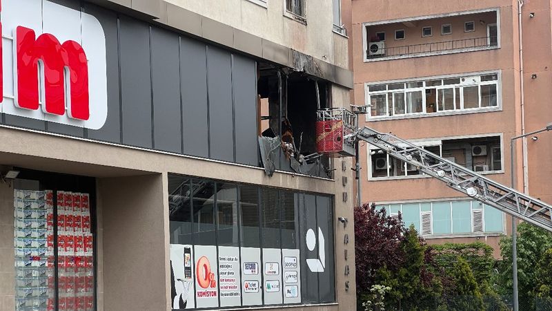 Kağıthane'deki markette korkutan yangın