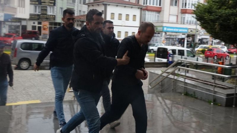 Çorum'da tartıştığı eşini boğmaya kalkıştı