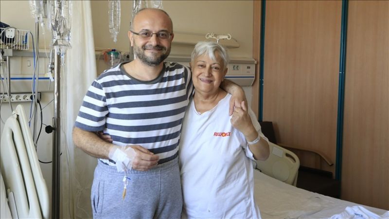 Nakil bekleyen annesini, bağışladığı böbrekle hayata bağladı