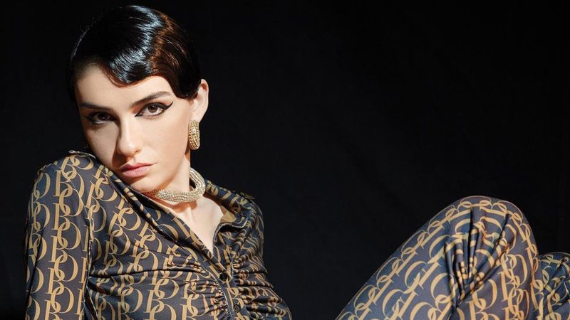 Hazar Ergüçlü: Aşk bitmez, şekil değiştirir