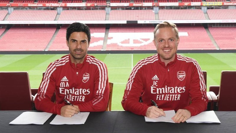Arsenal, Mikel Arteta ile devam dedi