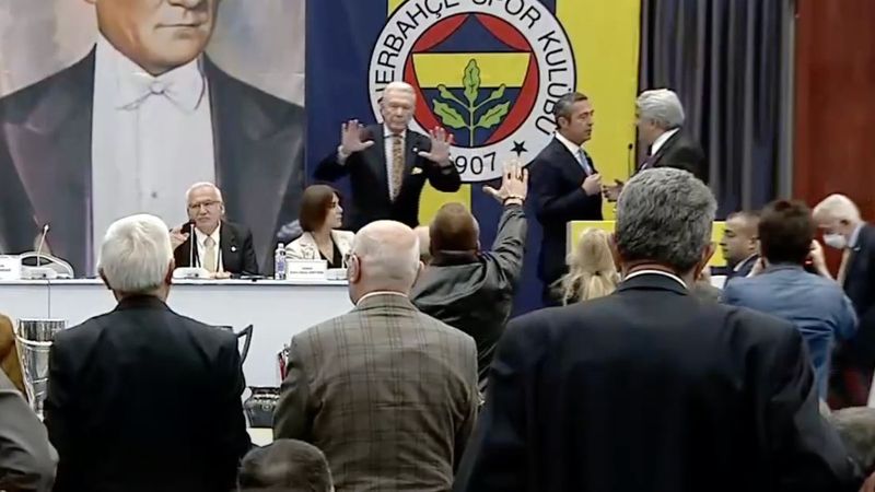 Fenerbahçe Divan Kurulu'nda gergin anlar