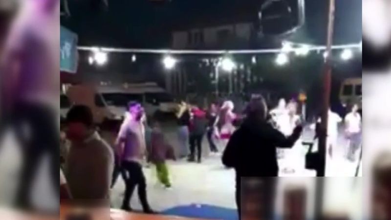 Denizli'de sokak düğününde silahlar patladı