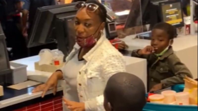 McDonald's'ta evlilik teklif eden adam reddedildi