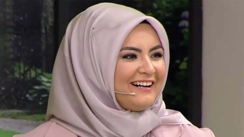 Açıldıkça açılan gelin adayı Hanife Gürdal gecelerde! 'Seni ve dekoltelerini tutabilene aşk olsun..'