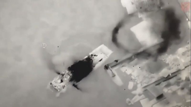 Ukrayna, Yılan Adası'ndaki Rus gemisini SİHA ile vurdu