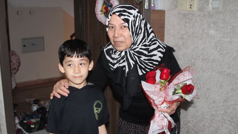 Elazığ'da 1'inci sınıf öğrencilerinden Şehit annesine sürpriz