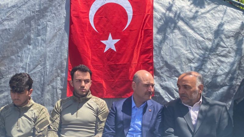 Süleyman Soylu, Şehit Talha Bahadır'ın ailesini ziyaret etti
