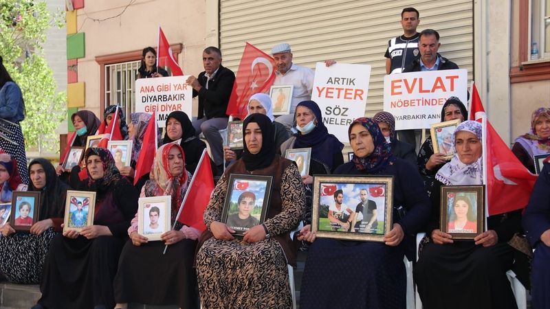 Diyarbakır anneleri, Anneler Günü'nde de evlatlarını bekledi