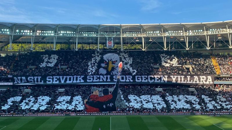 Beşiktaş taraftarından dikkat çeken koreografi