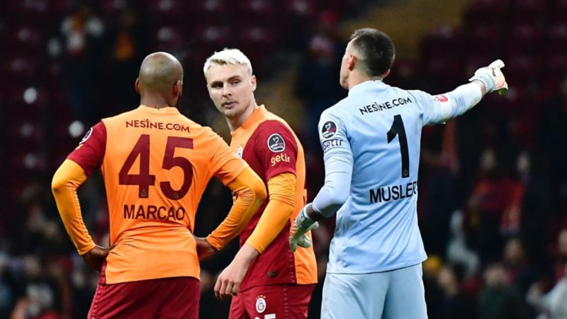 Galatasaray'da futbolcular mutsuz