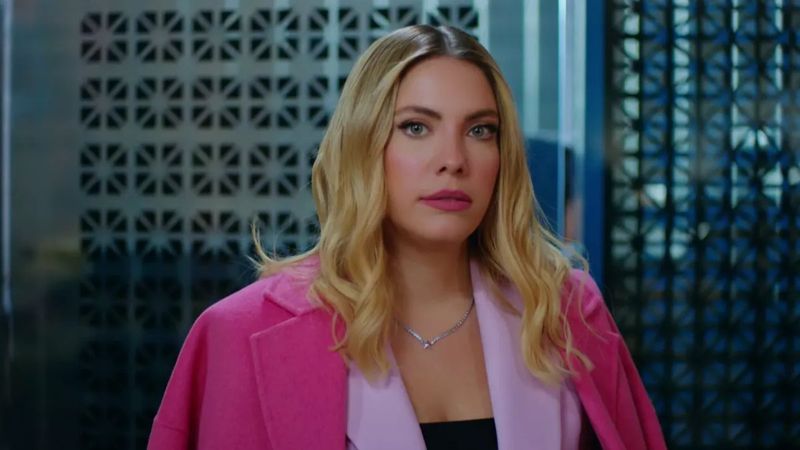 'Hiç sızlanma Yıldız' Yasak Elma'da yüzü gülmeyen Eda Ece'nin basketbolcu sevgilisine bakın...