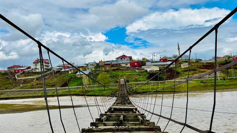 Ağrı'daki tarihi köprü fotoğraf tutkunlarının ilgi odağı