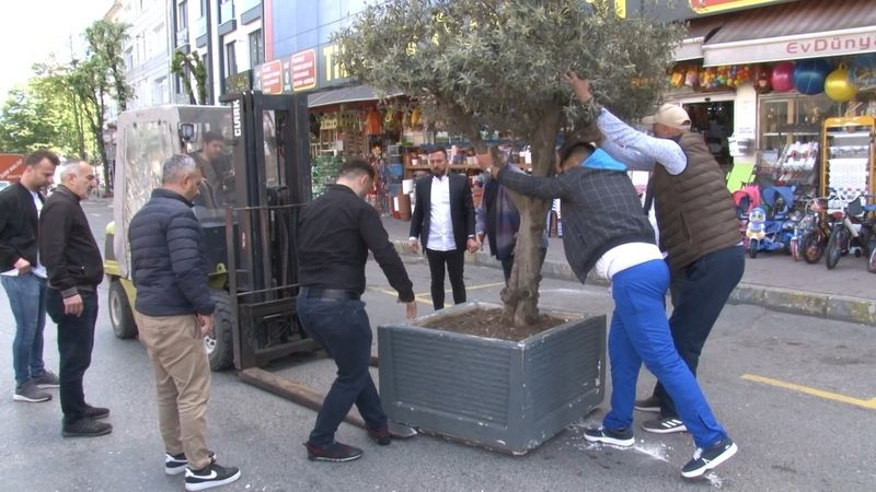 Ümraniye'de yaya yolu İSPARK'a verildi, esnaf girişi kapattı